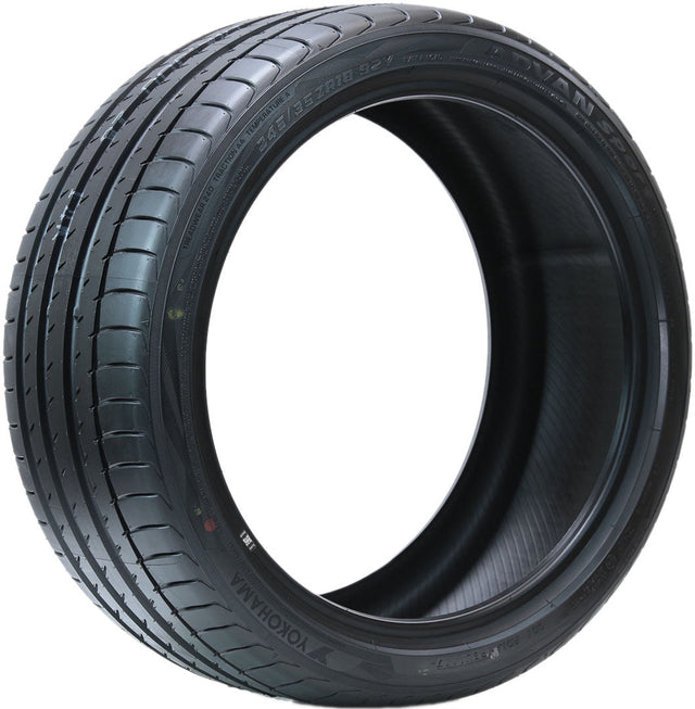 Llanta YOKOHAMA V105 S 235/35R19 en autollantas.com.co